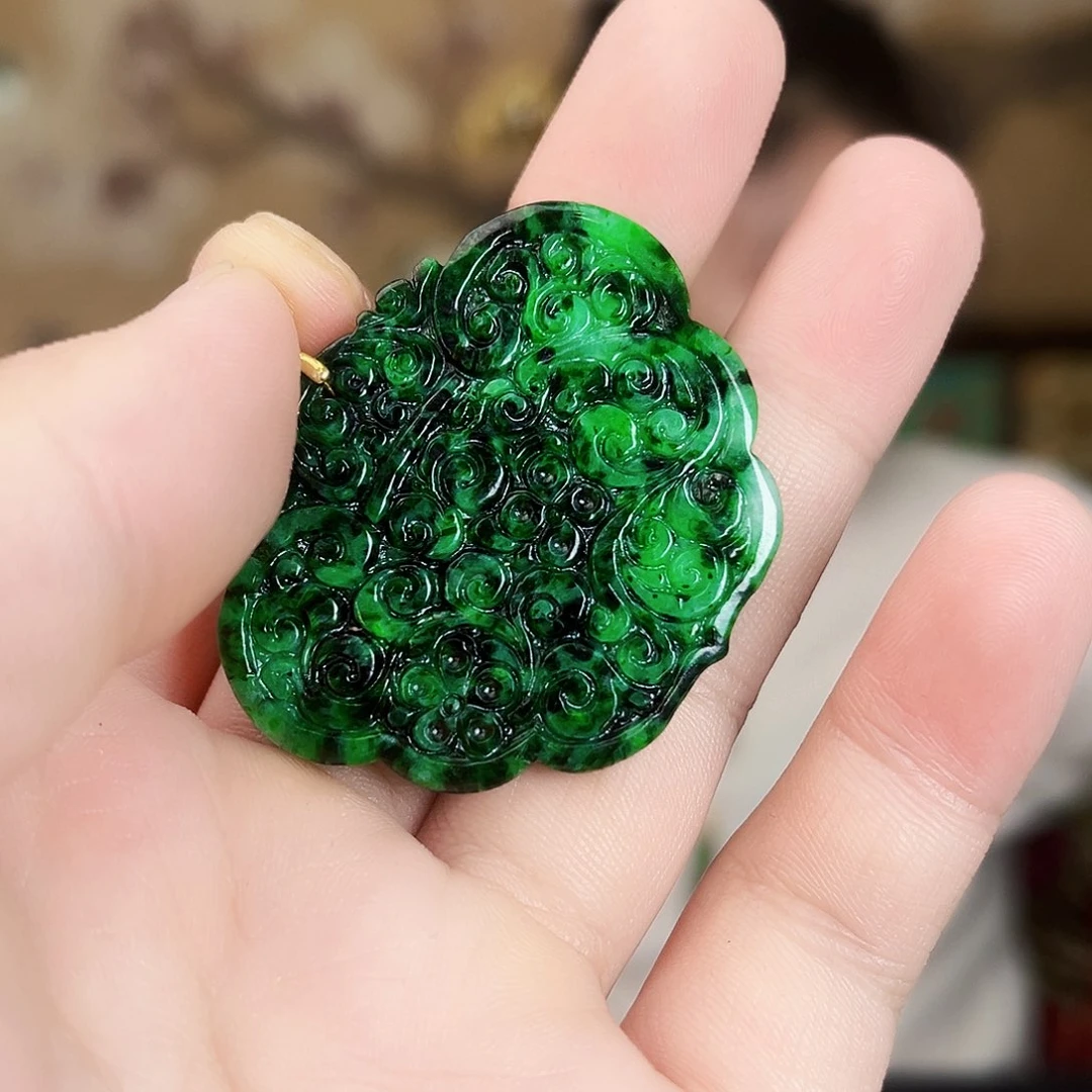 翡翠18K金镶嵌颈饰吊坠