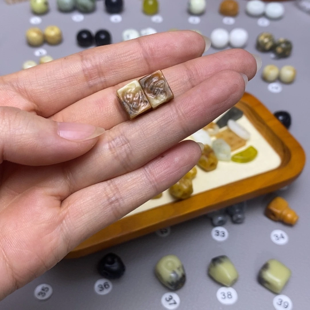 蛇纹石玉配饰合金?****?