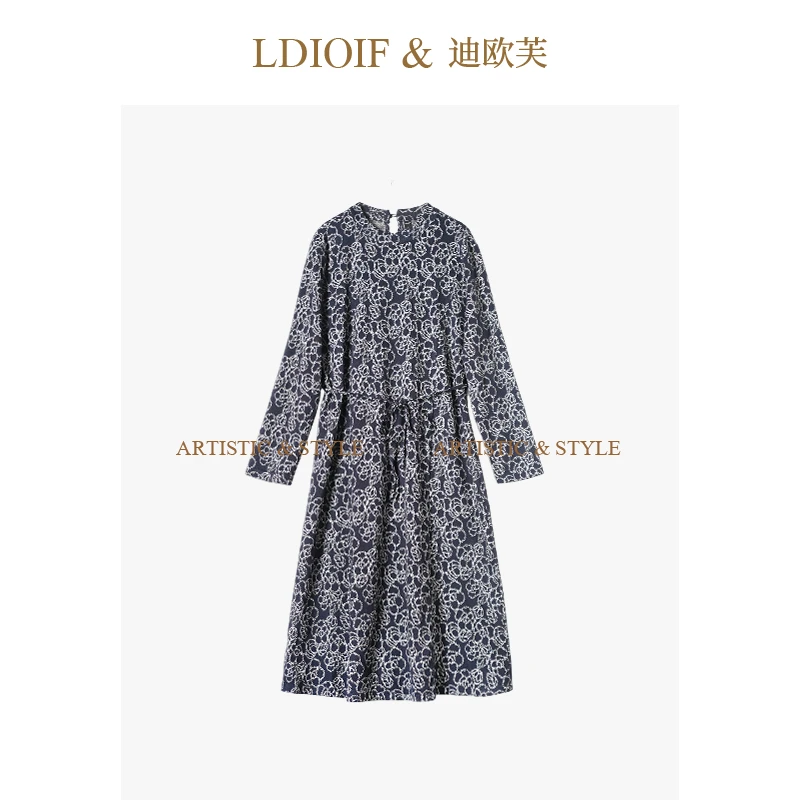2025年女海皮绒藏白印花长袖圆领轻奢秋季连衣裙#QLQ18858