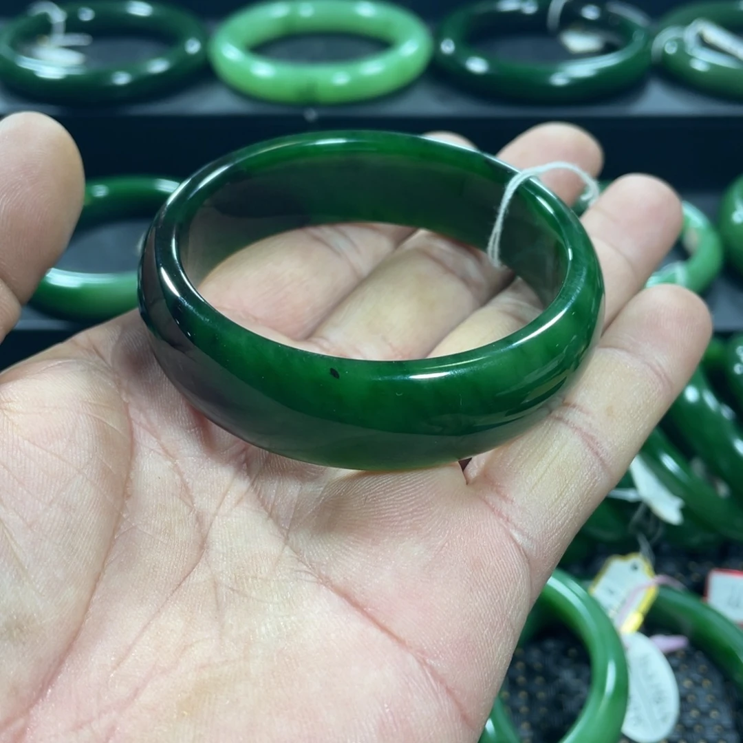 和田玉（碧玉）未镶嵌手镯