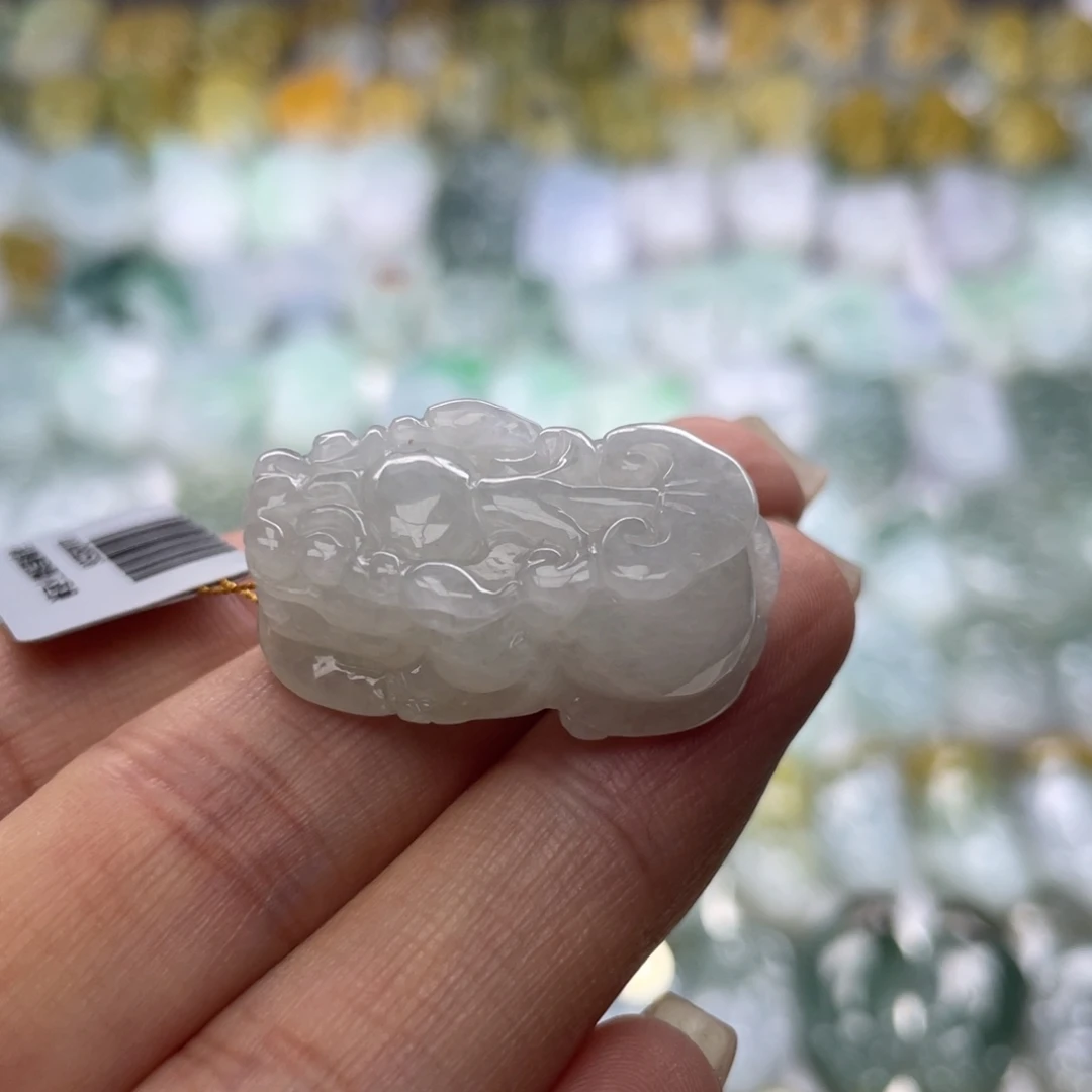 翡翠未镶嵌颈饰貔貅