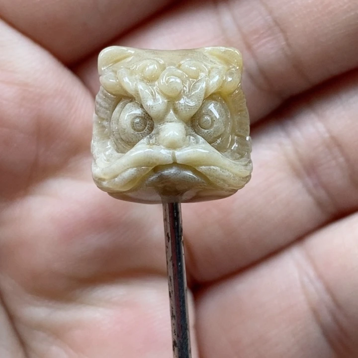 颈饰未镶嵌硅化珊瑚（珊瑚玉）