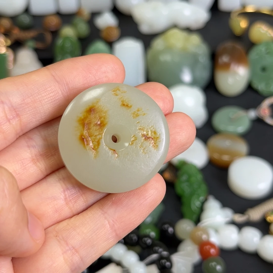 和田玉未镶嵌吊坠(赠链)