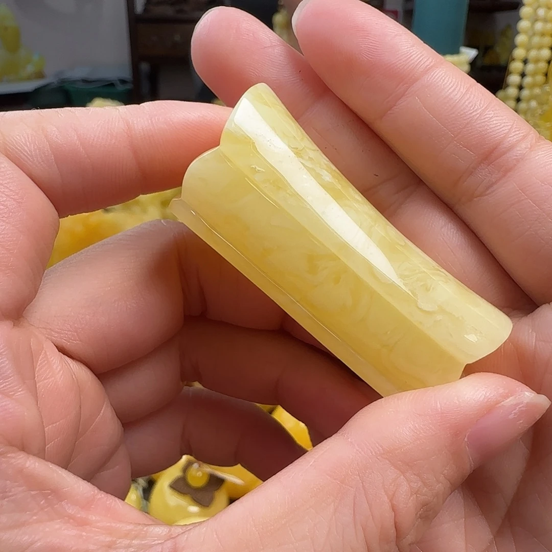 蜜蜡未镶嵌珠宝奇石