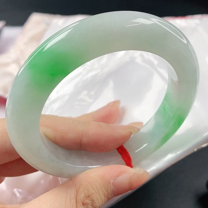 未镶嵌手镯翡翠，770