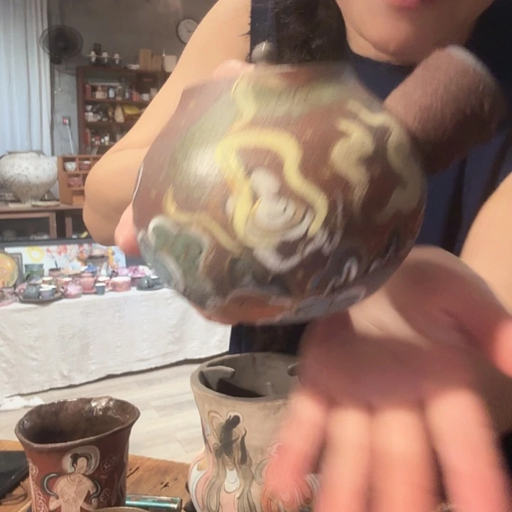 西***裕手工制作各种精美陶瓷