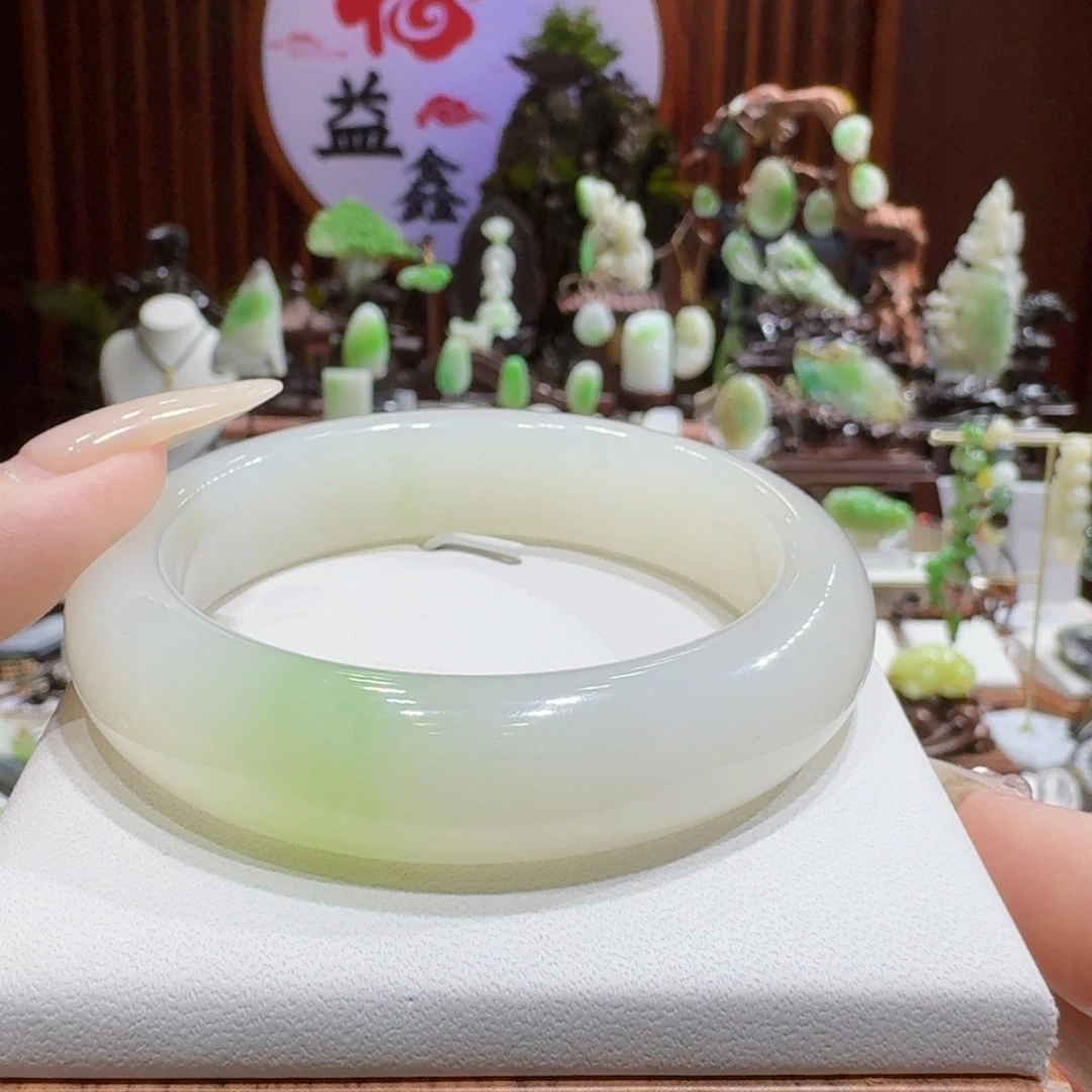 未镶嵌手镯和田玉（翠青玉）白底翠5556