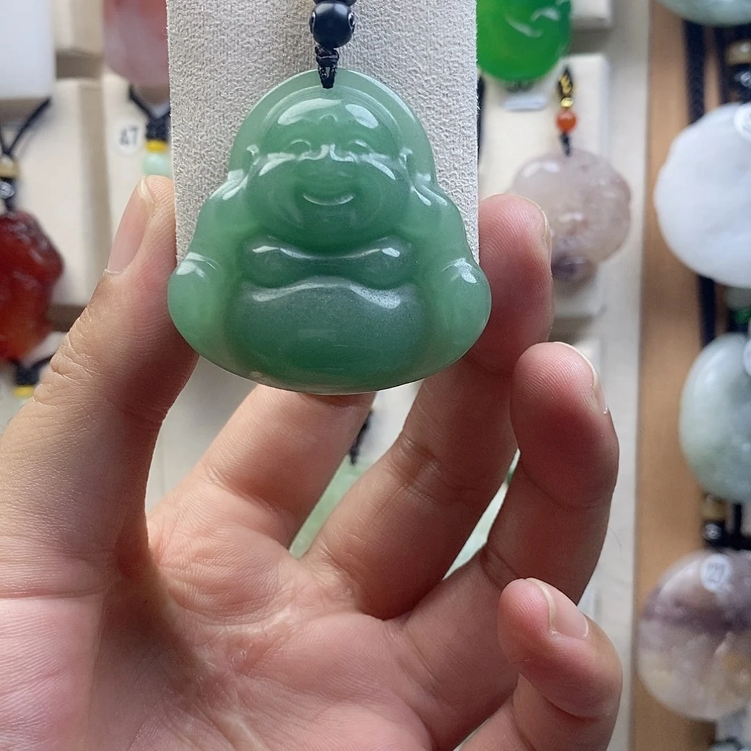 颈饰未镶嵌石英质玉