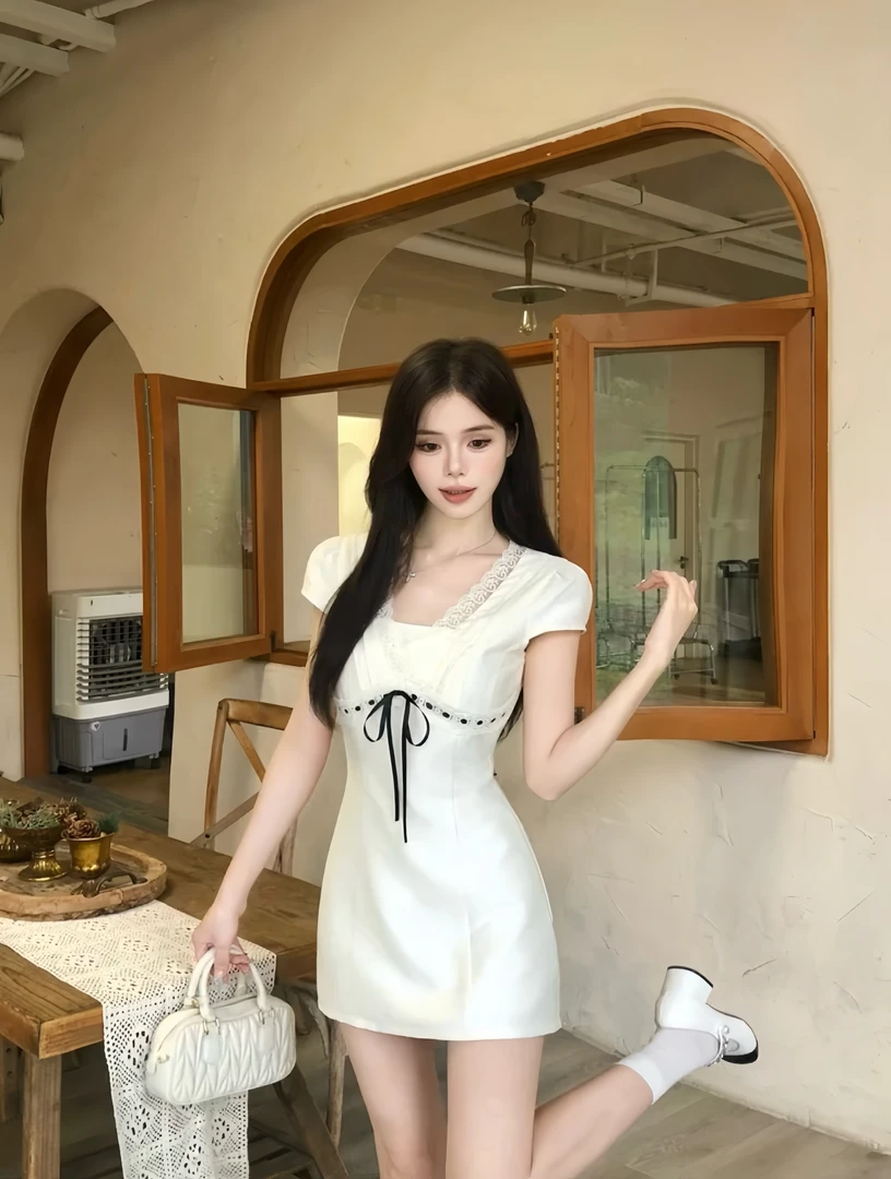 英梨情书 夏季新款纯欲风黑白拼接蕾丝花边设计感杏色少女连衣裙