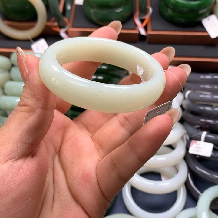 【闪购商品】未镶嵌手镯和田玉
