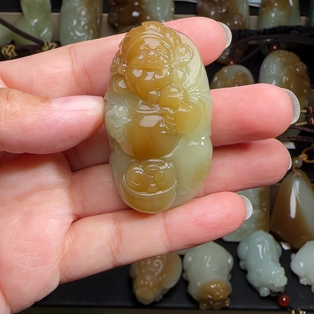 雷****和田玉未镶嵌颈饰