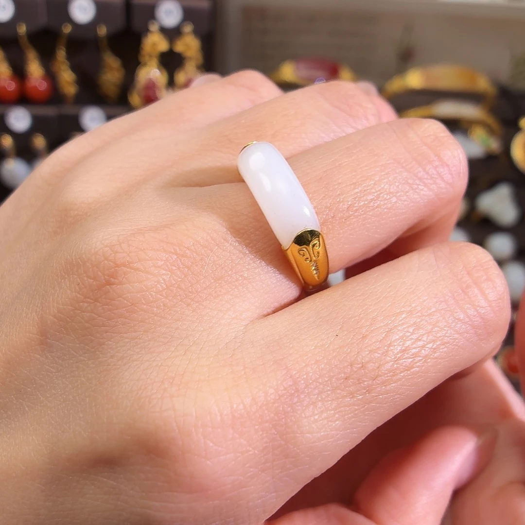 颈饰18K金镶嵌和田玉