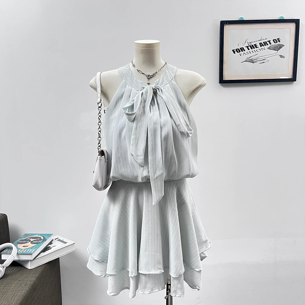 温柔风穿搭蓝色系带挂脖无袖连衣裙女2025夏季学院风收腰显瘦短裙