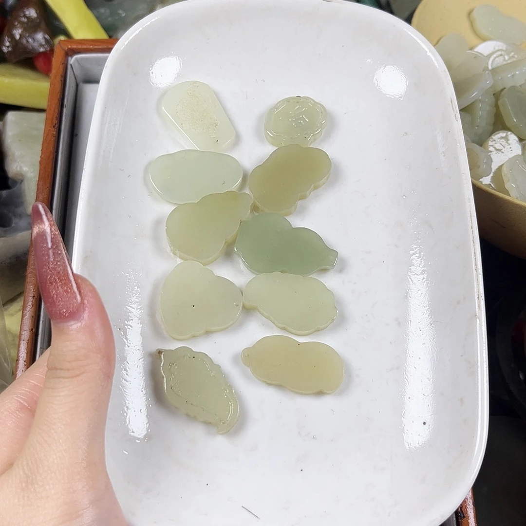 颈饰未镶嵌和田玉（糖玉）忘**经