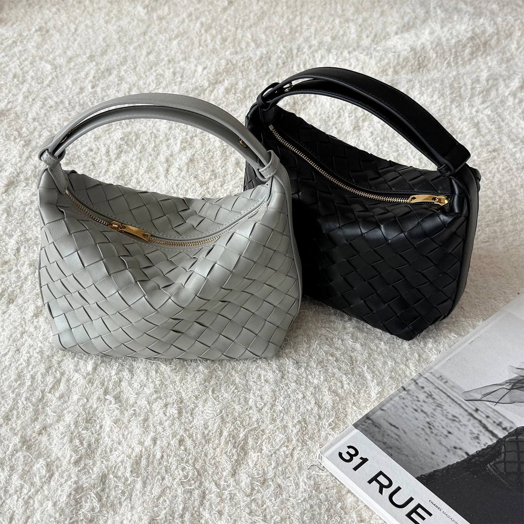 靠谱【饭盒包】2025年B*V经典编织羊皮手拎包KP250869