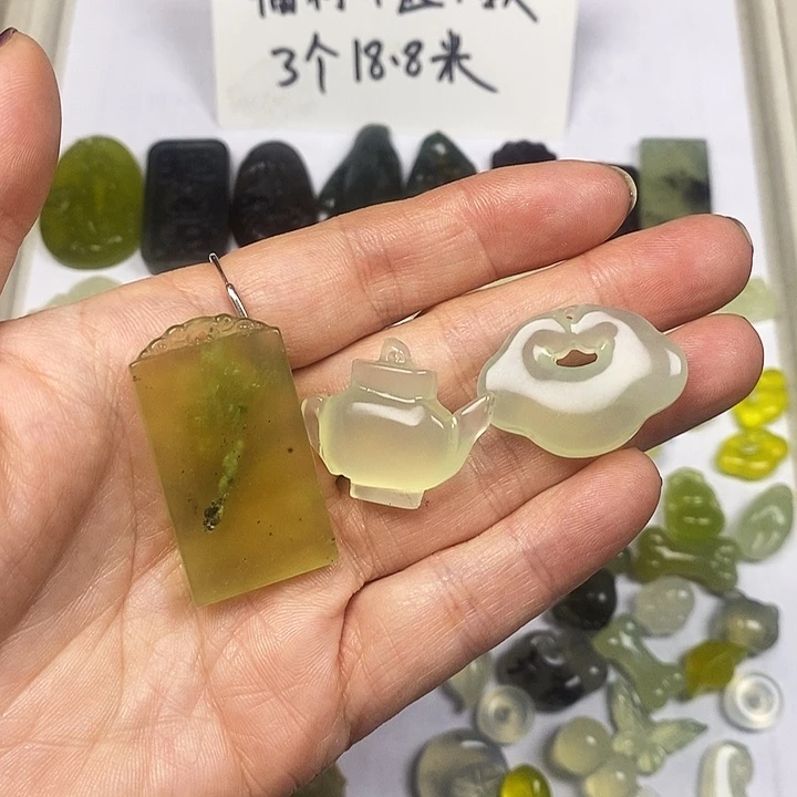池***旸蛇纹石玉未镶嵌颈饰
