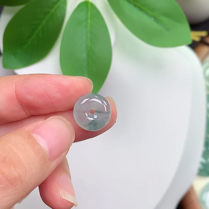 颈饰未镶嵌翡翠平安扣 11.7x5.1mm