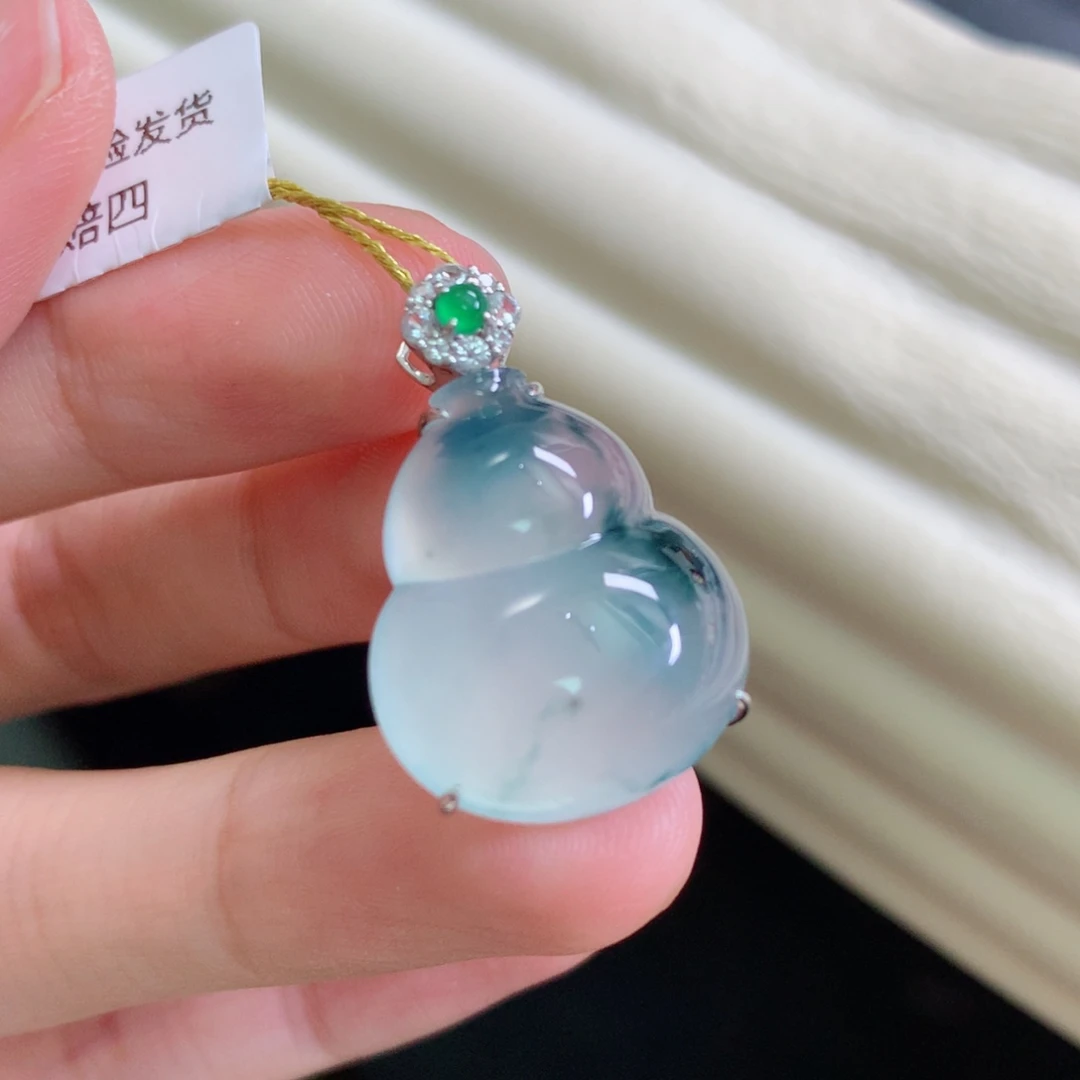 颈饰18K金镶嵌翡翠