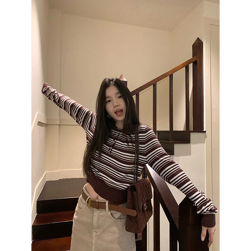 王少女YOKLASS 【清清】咖色条纹polo领针织衫上衣 M24343S43