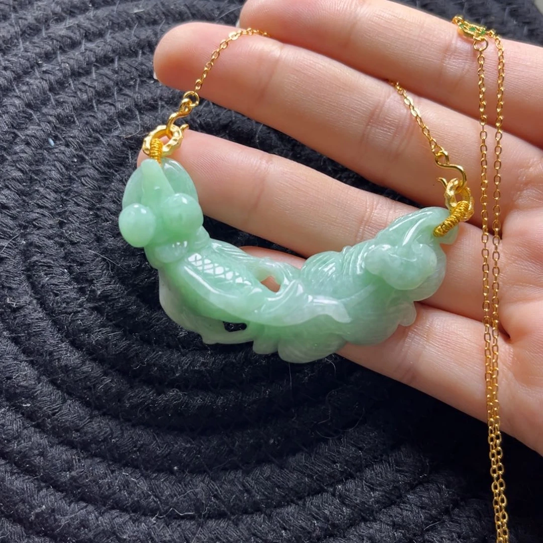 翡翠未镶嵌颈饰锦鲤