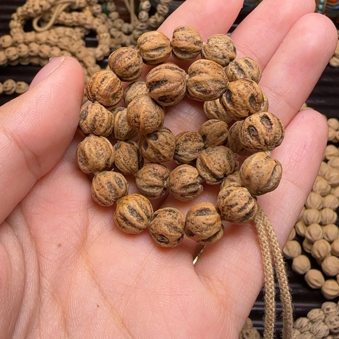 柏香籽/百香籽吊坠上*