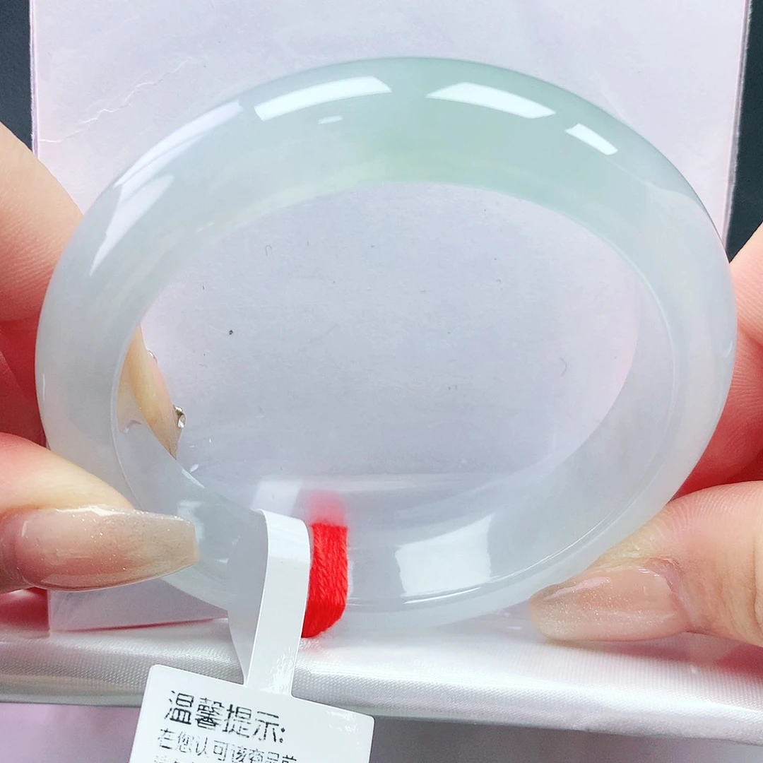 翡翠手镯未镶嵌55圈