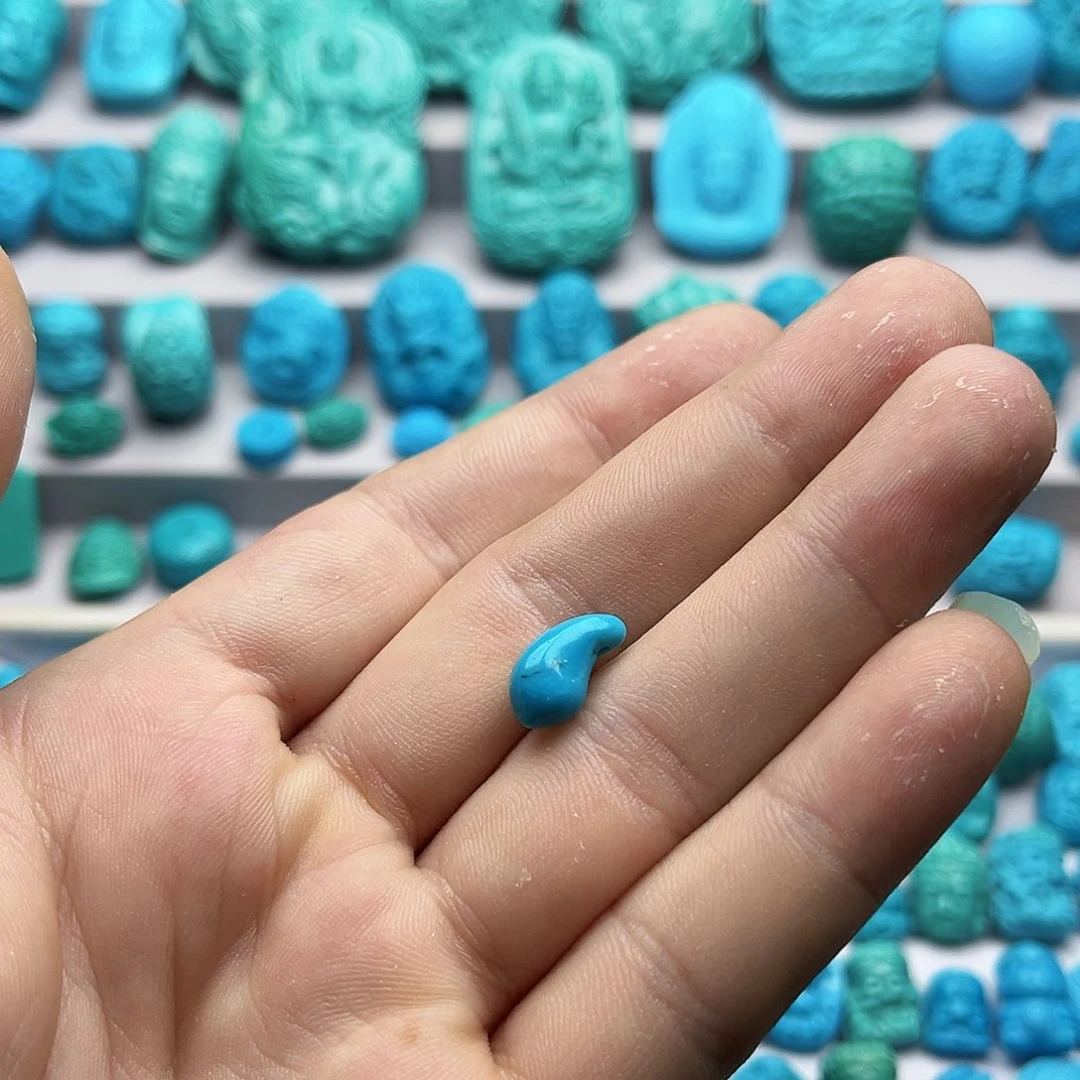 绿松石未镶嵌天然原矿雕刻绿松石
