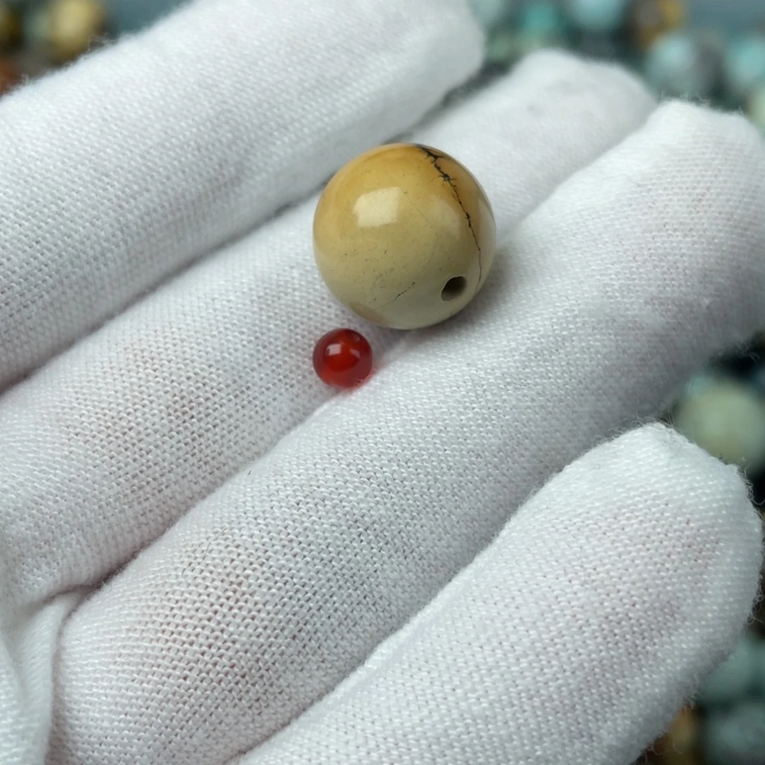 南红玛瑙未镶嵌配饰12.8瑕疵