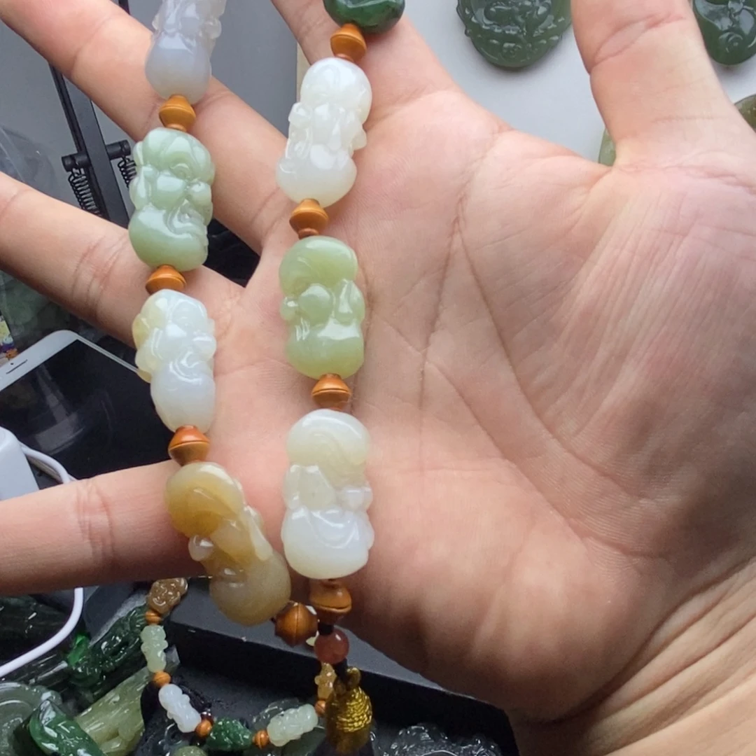 惊***蛰和田玉未镶嵌颈饰