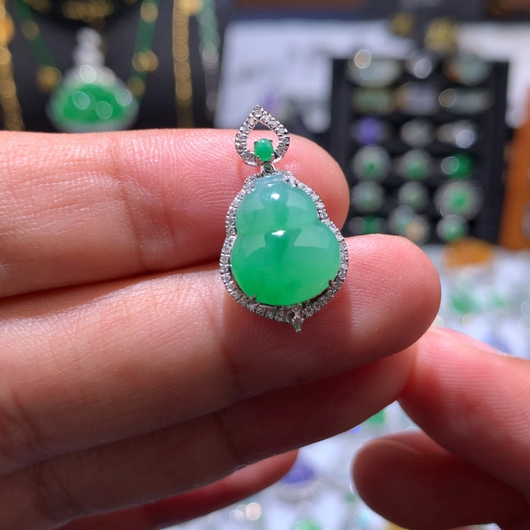 翡翠18K金镶嵌吊坠(赠链)