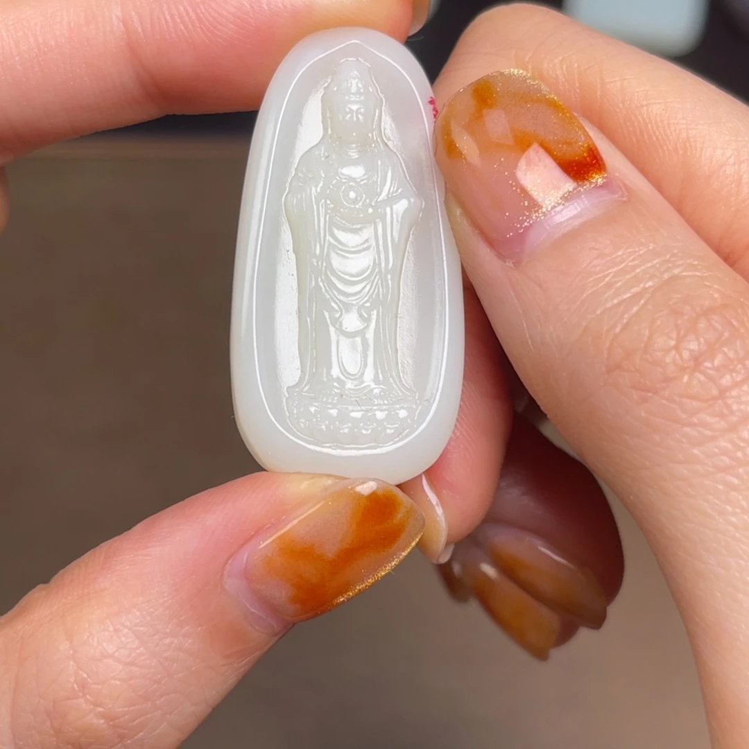 和田玉颈饰未镶嵌301带巧雕