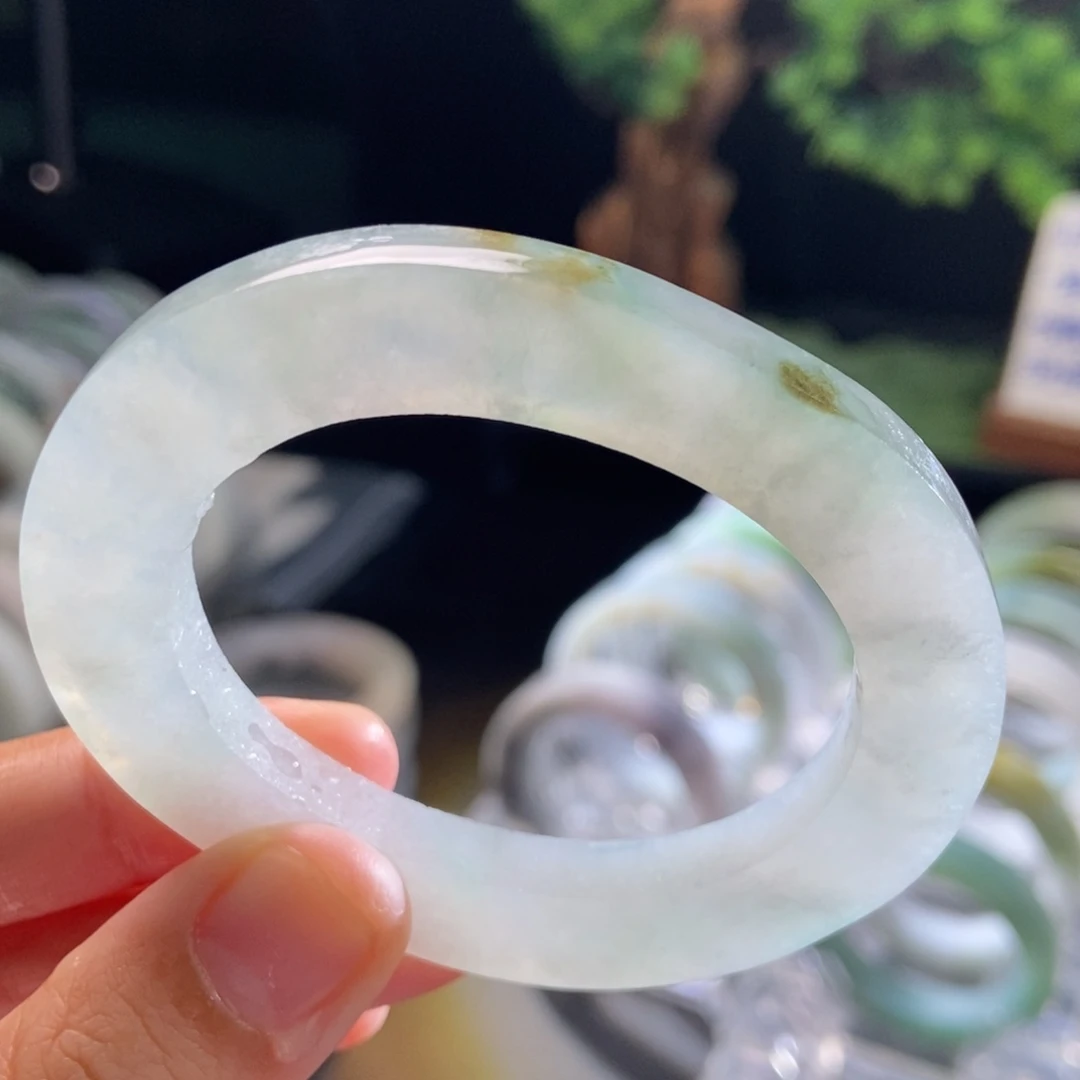 蜜****未镶嵌手镯定制翡翠
