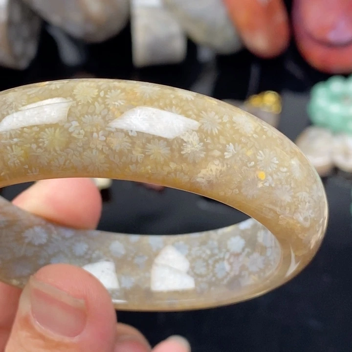 M***y硅化玉未镶嵌手镯（圆镯）