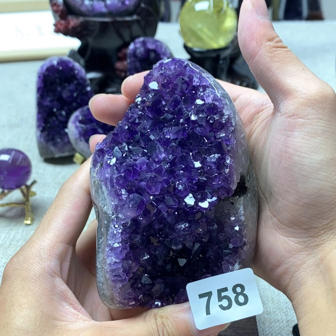 未镶嵌水晶大型摆件（非配饰）