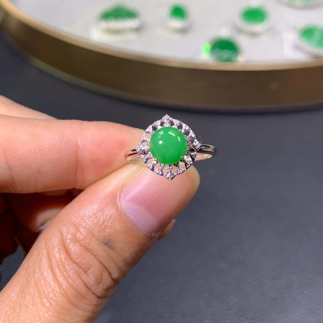 翡翠戒指18K金镶嵌翡翠