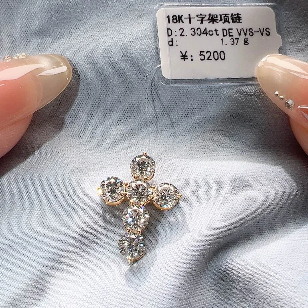 实验室培育钻石套链18K金镶嵌单颗38分，k黄十字架吊坠