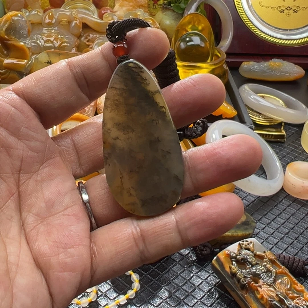 石英质玉未镶嵌颈饰