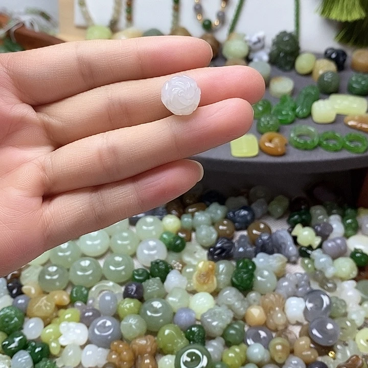 未镶嵌和田玉挂件花