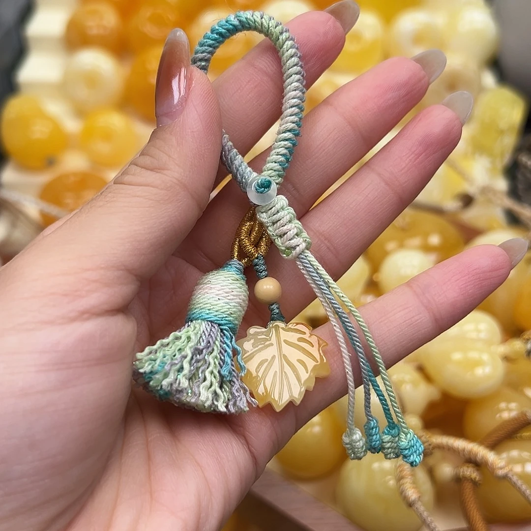 琥珀未镶嵌颈饰蜜蜡