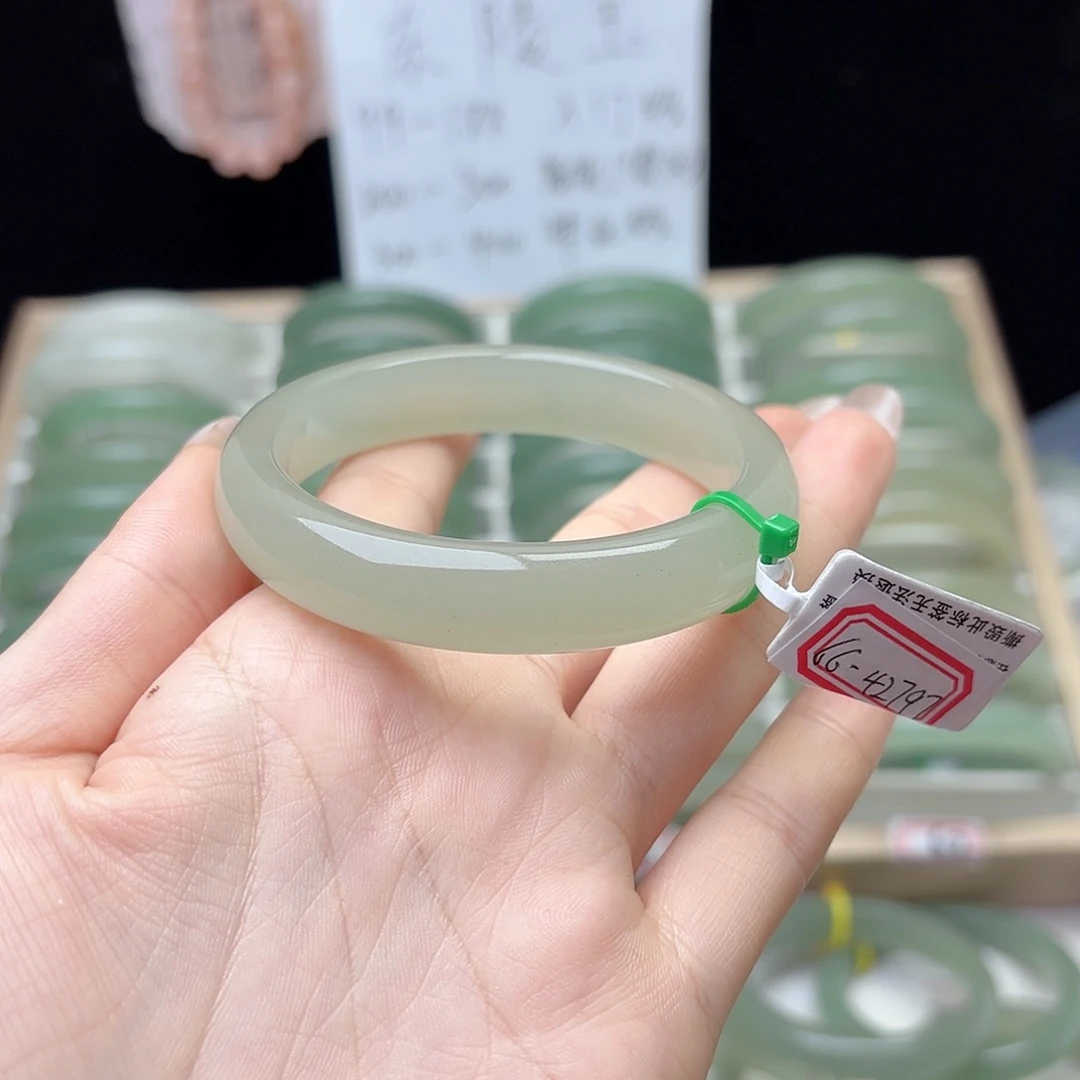 石英质玉手镯未镶嵌55