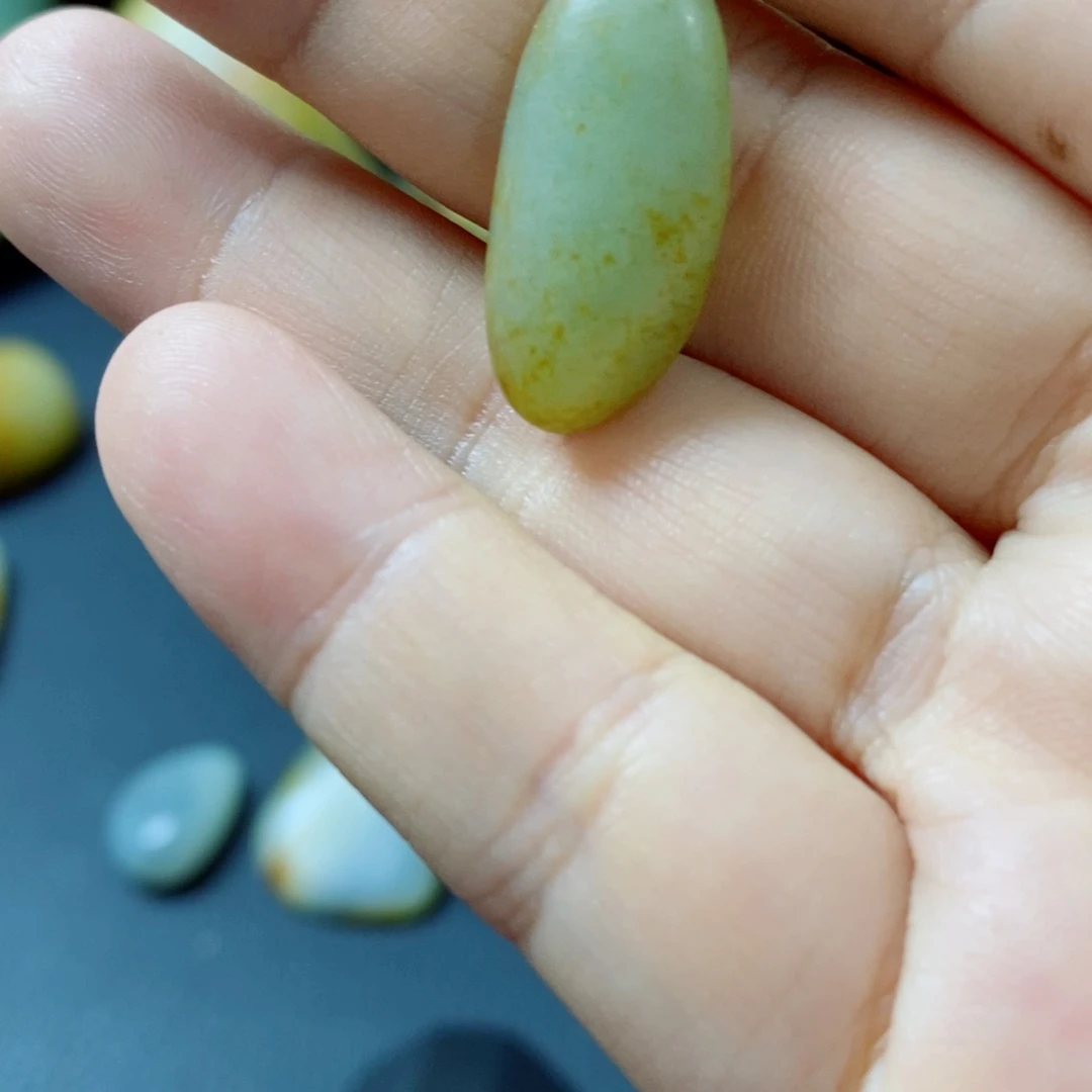 和田玉（糖玉）未镶嵌珠宝奇石