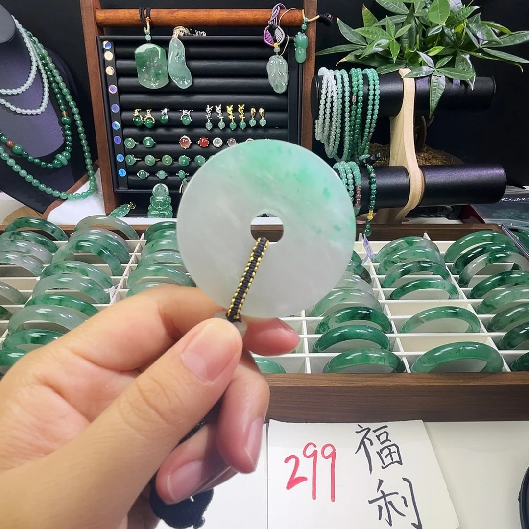 石英质玉未镶嵌颈饰