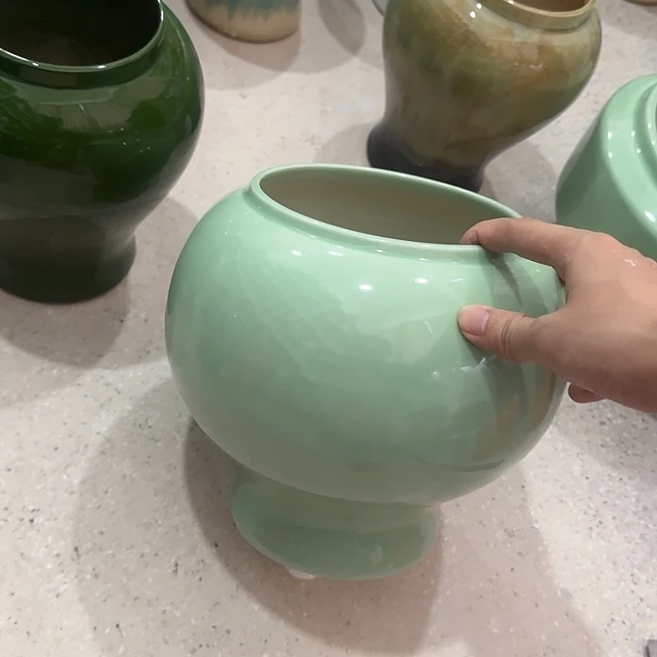 白泥花盆微瑕有孔