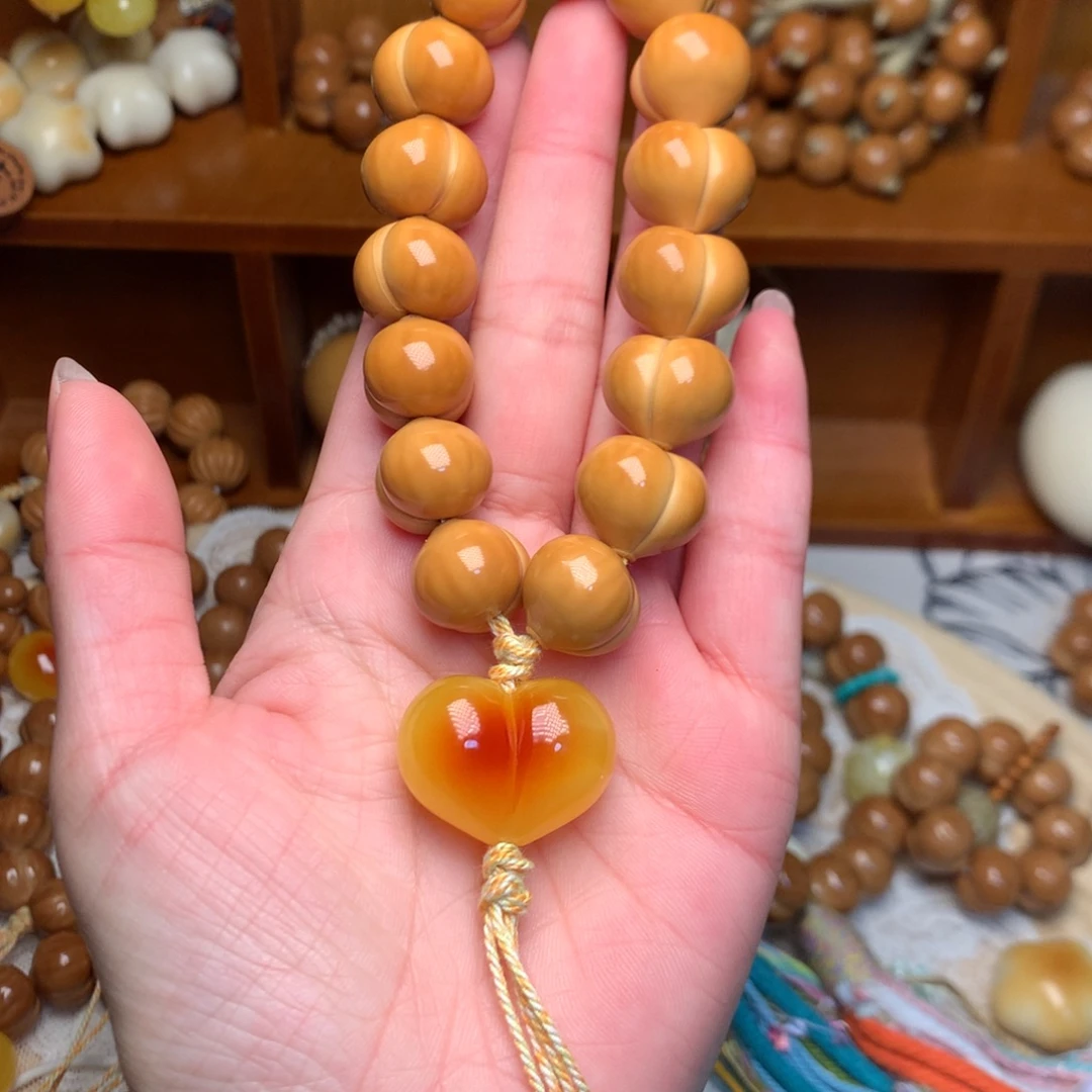 猴头核桃吊坠16高定屁桃手持爱心