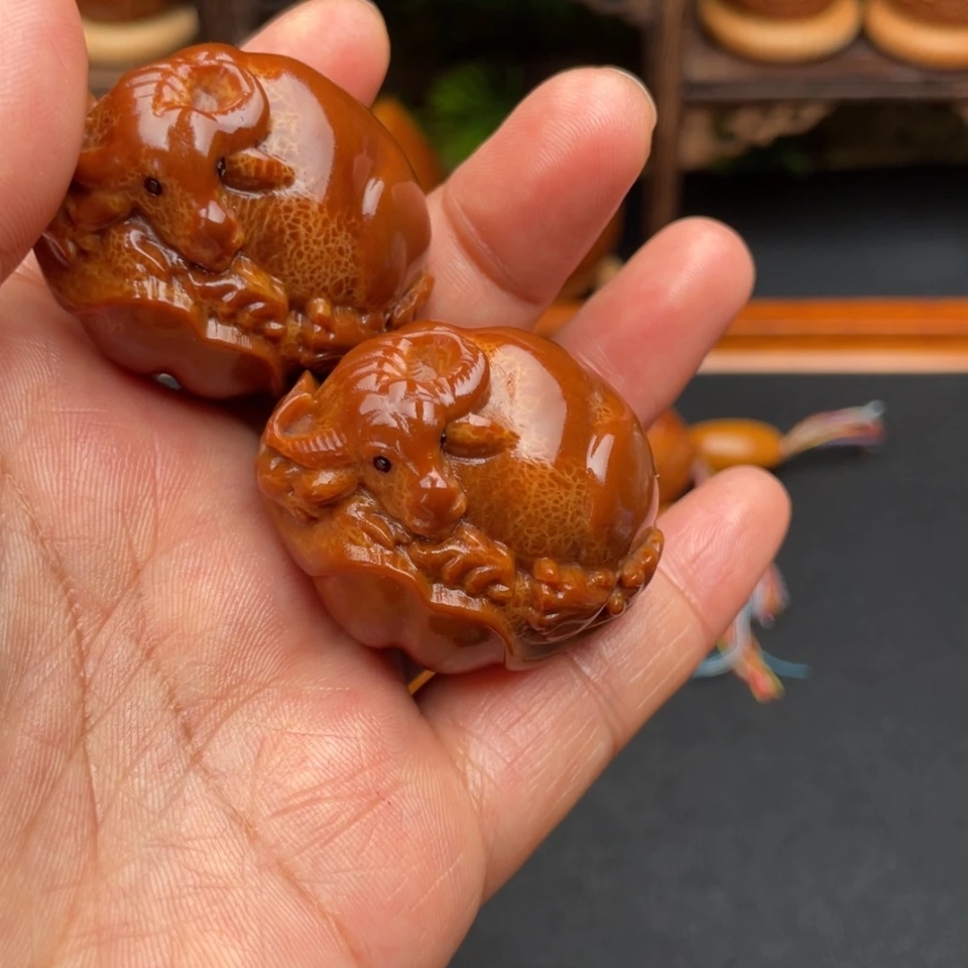 橄榄核吊坠神**爱牛一对