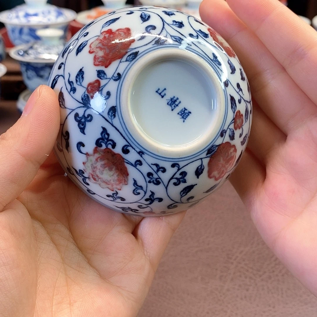 碗青花釉里红缠枝莲卧足普洱杯80cc.   