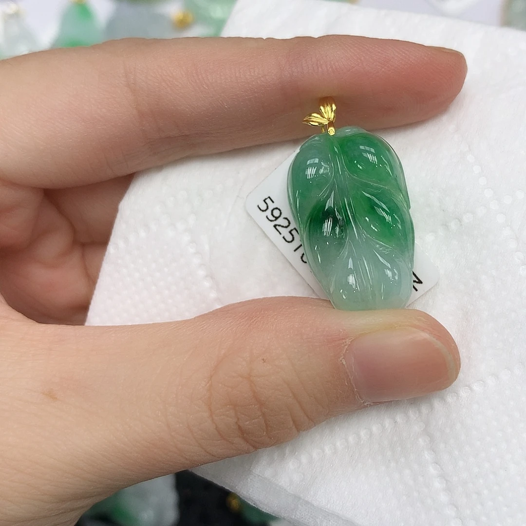 翡翠18K金镶嵌颈饰13345678888