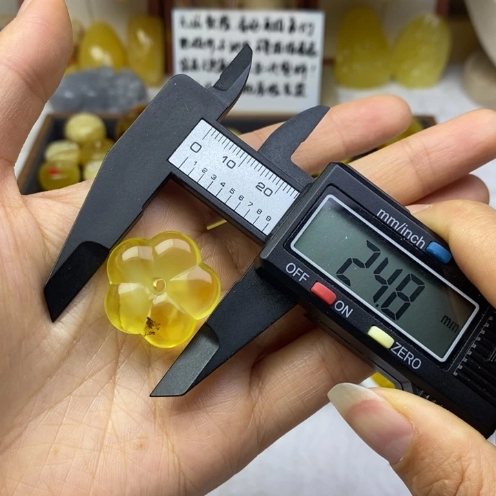 蜜蜡未镶嵌裸石微瑕