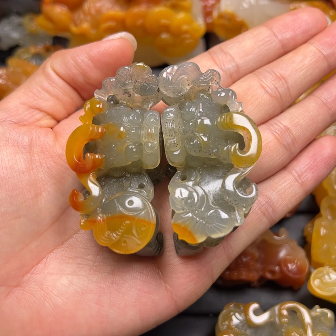 未镶嵌石英质玉（黄龙玉）颈饰
