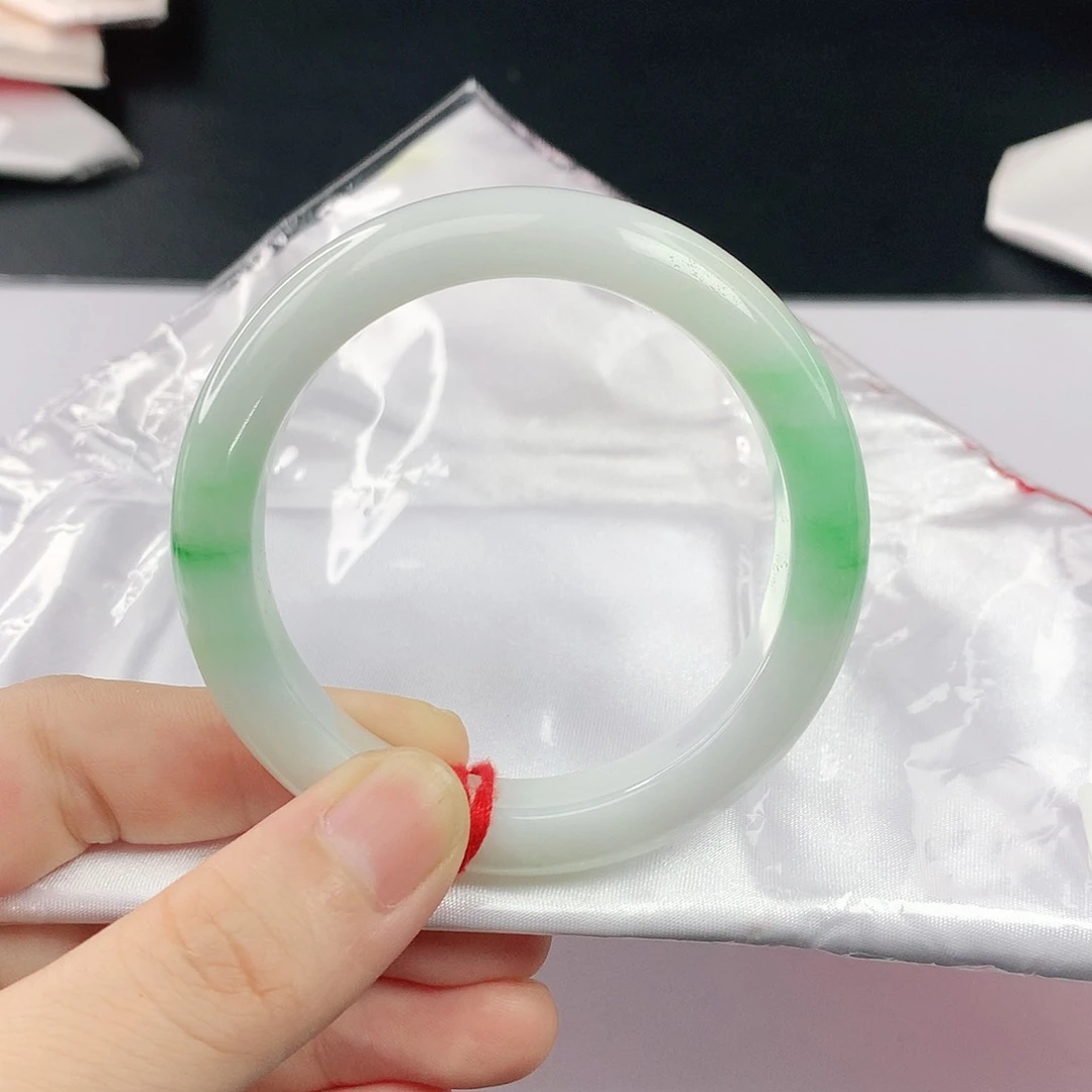 翡翠手镯未镶嵌翡翠372